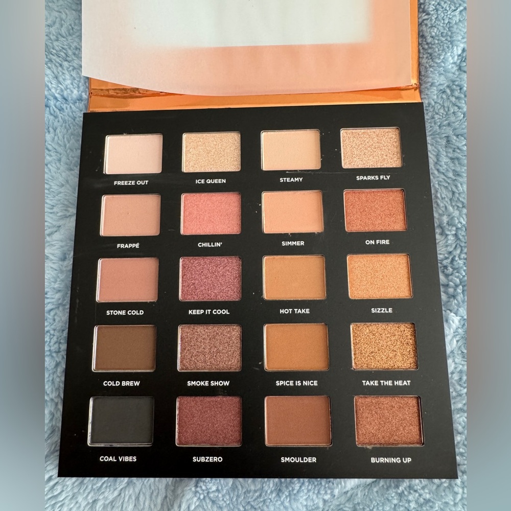 ICONIC LONDON Hotting Up Eyeshadow Palette NIB - Picture 7 of 7